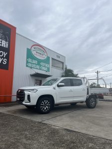 LDV Dual Cab with Tradie Tray and ladder rack #4